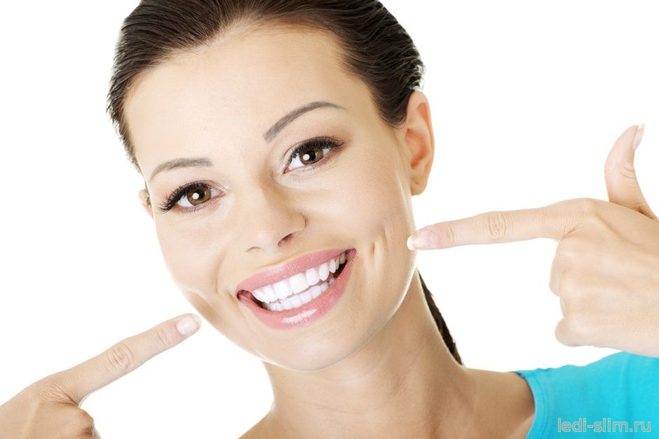 Как качественно отбелить зубы в домашних условиях?